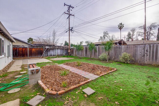 Building Photo - Wow! What a Great Home! Available Soon!