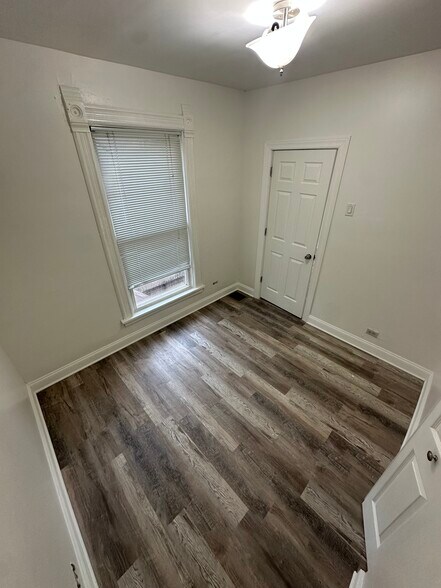 Building Photo - 1928 N Keeler Ave