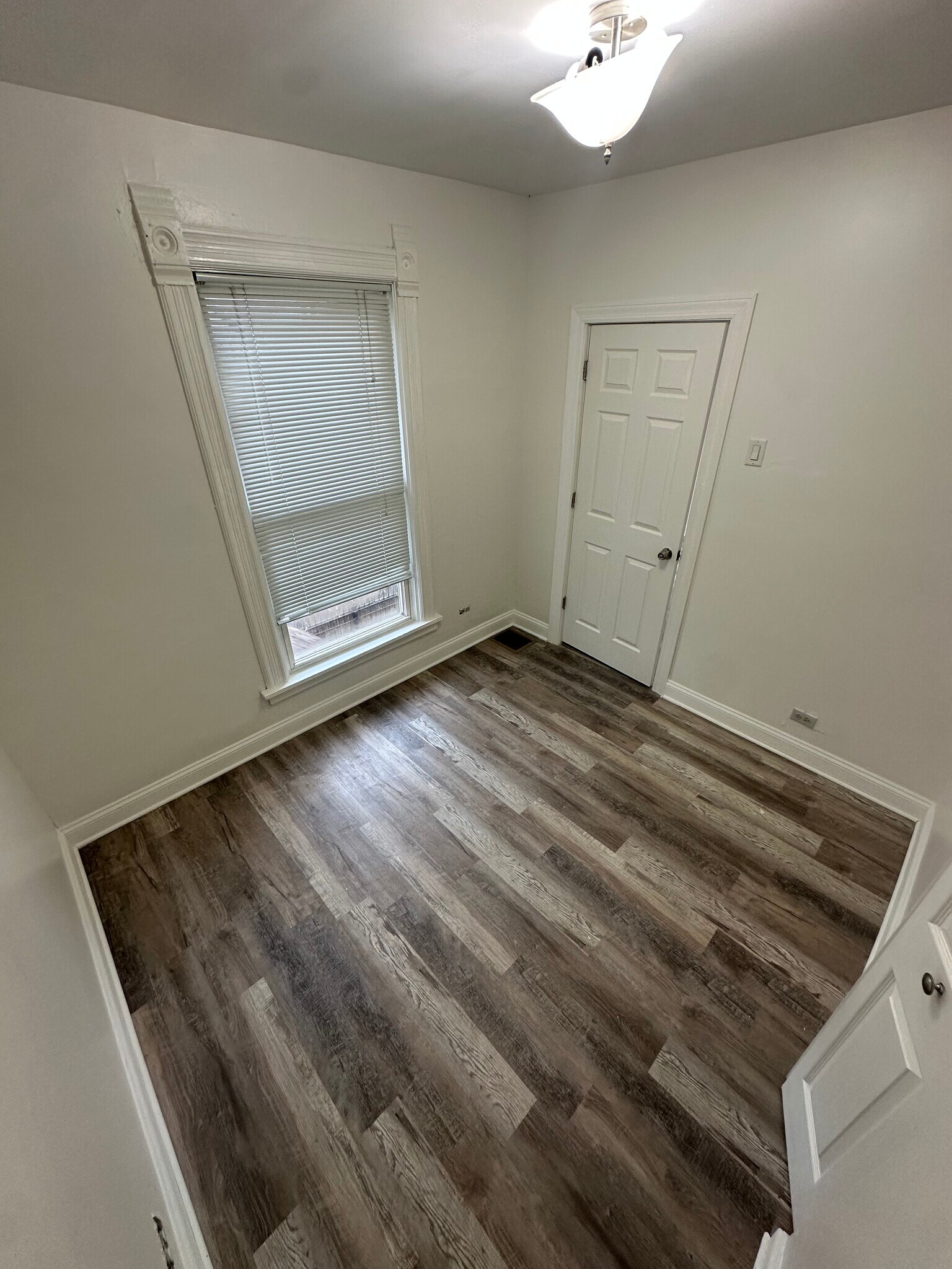 Building Photo - 1928 N Keeler Ave