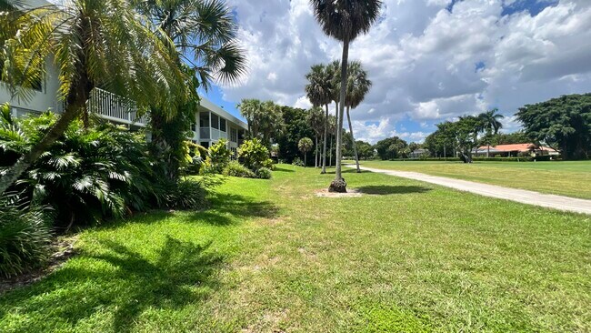 Building Photo - 4017 N Cypress Dr