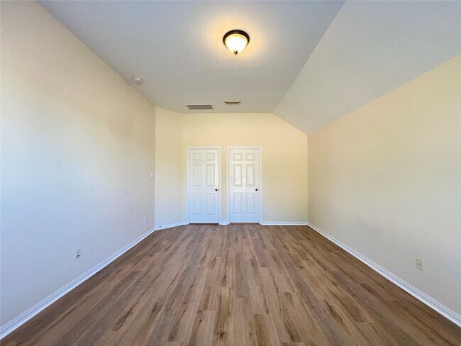 Building Photo - 23247 Dewflower Dr