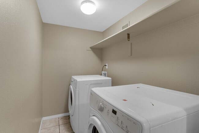 Building Photo - 3 Bed Draper Townhome with Views