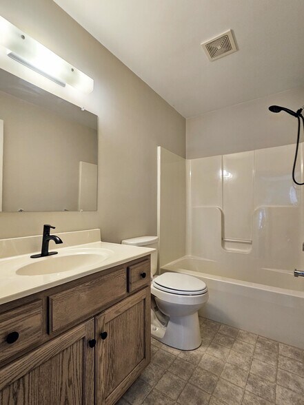 Building Photo - 13 Overlook Ln