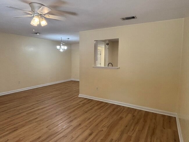 Building Photo - 552 Teal Ln