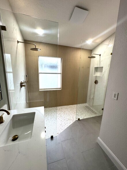 Building Photo - 9996 Portofino Dr