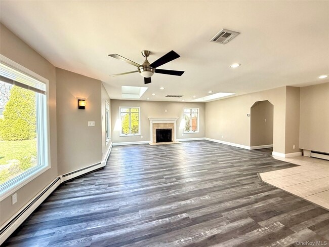 Building Photo - 102 Sycamore Cir