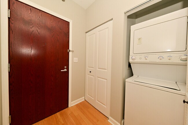 Building Photo - 1250 S Michigan Ave