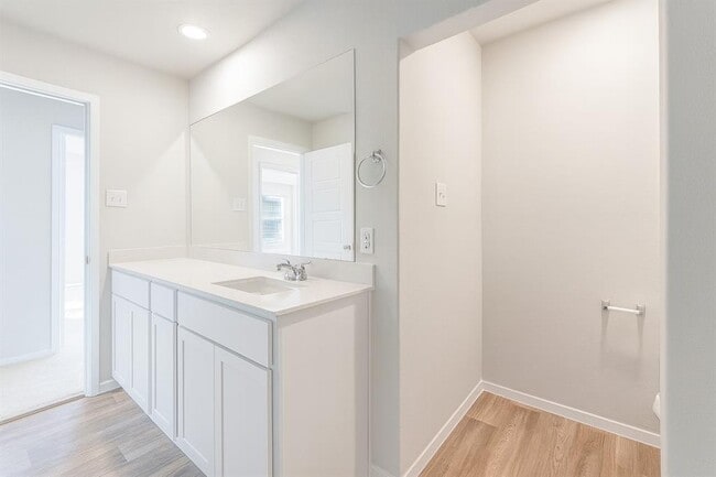 Building Photo - 342 Jade St