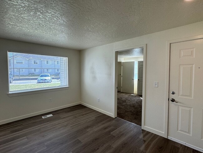 Building Photo - 3125 S Apple St