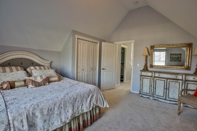 Building Photo - Gorgeous- Fully Furnished Home in Holmes Harbor, Pet Friendly and Landscape Included!