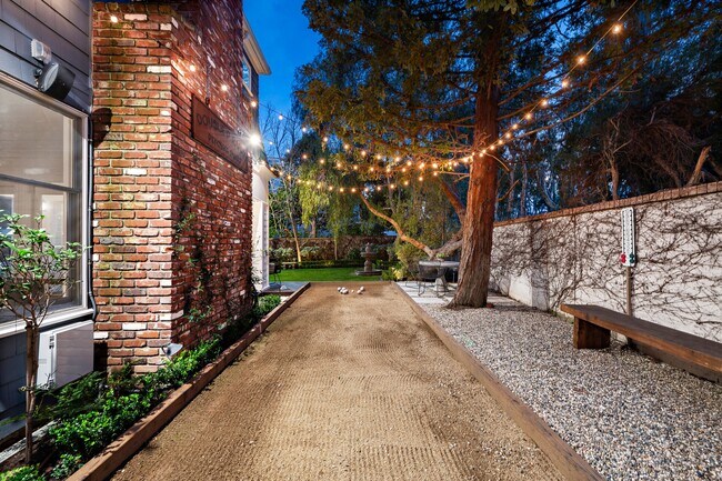 Building Photo - 20 Cape Danbury