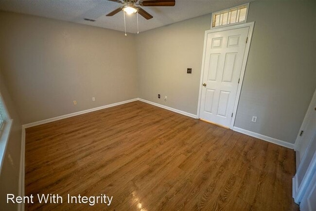 Building Photo - 2310 Tina Dr