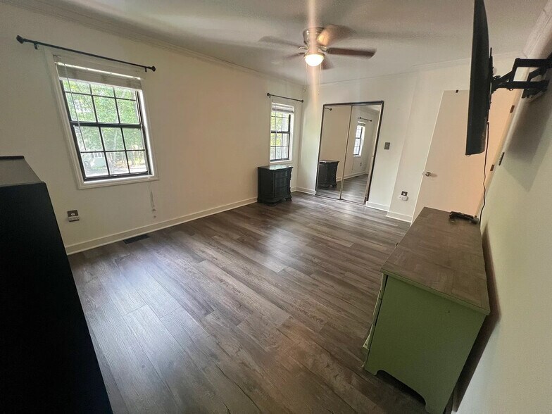 Building Photo - Room in Townhome on Willow Bridge Dr