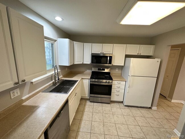 Building Photo - 23260 Cranbrooke Dr