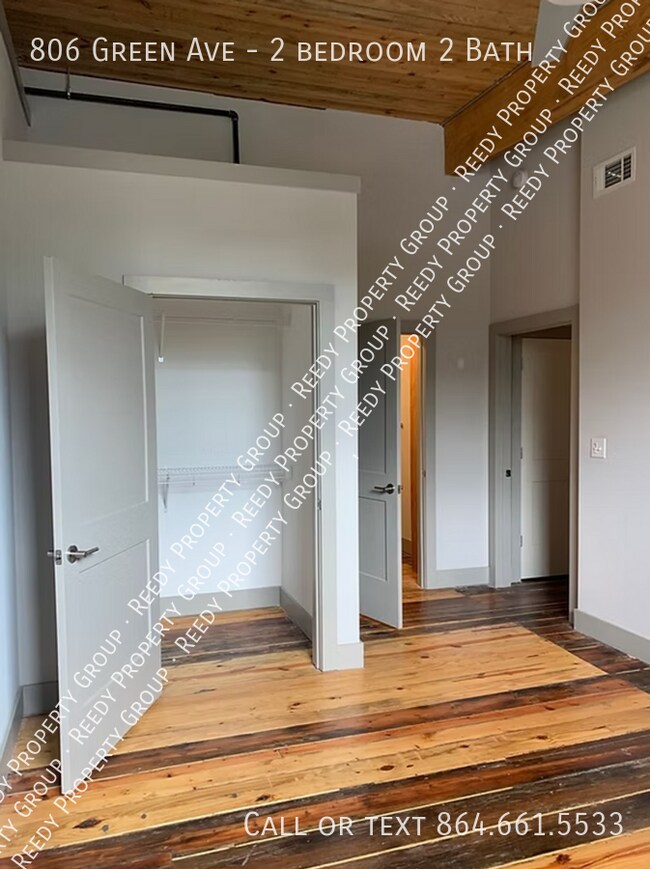 Building Photo - 806 Green Ave