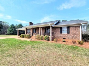 Building Photo - 3 Bedroom Brick Home Easley, SC