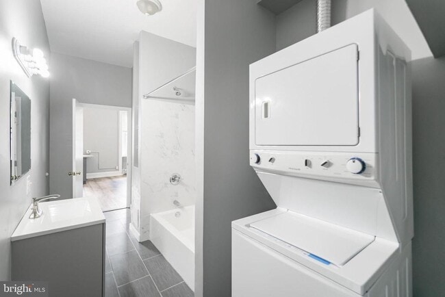 Building Photo - 1933 Spring Garden St