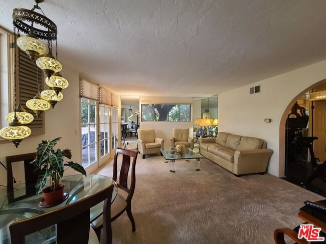 Building Photo - 933 Hilgard Ave