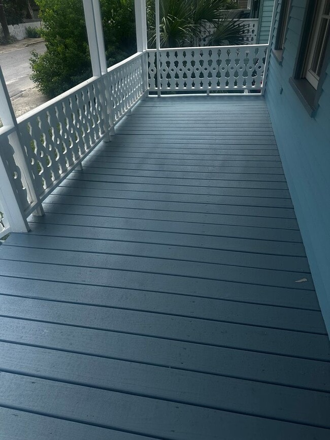 Building Photo - Charming Cottage!