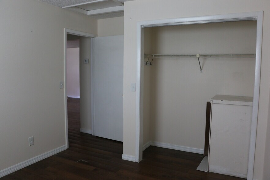 second bedroom - 3175 Phoenix Ave