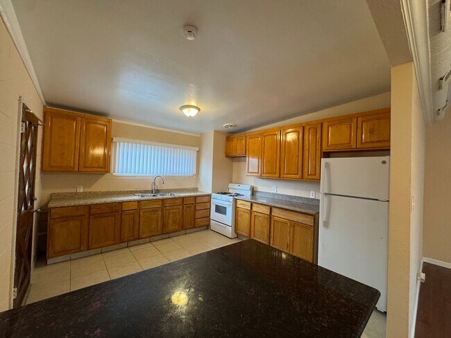 Building Photo - 2654 E Saginaw Way