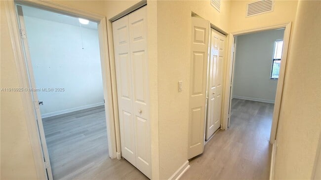 Building Photo - 10337 W 34th Ln