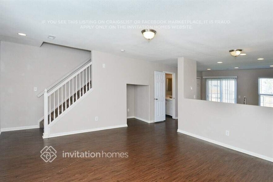 Building Photo - 1284 Bluebird St