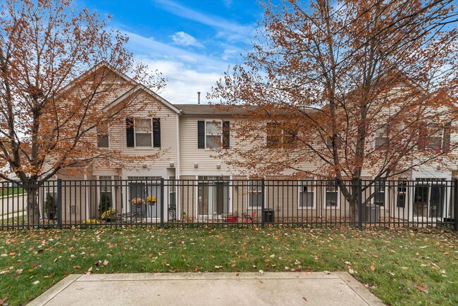 Building Photo - Spacious 2-Bedroom Townhome in St. Charles...