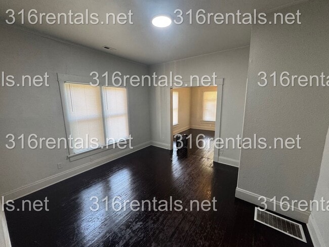 Building Photo - $899- 2 bed 1 bath - Single Family Home