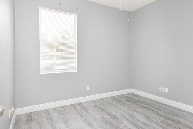 Building Photo - 1511 Whitewater Falls Dr