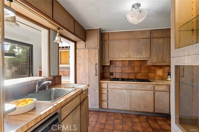 Building Photo - 557 Blumont St