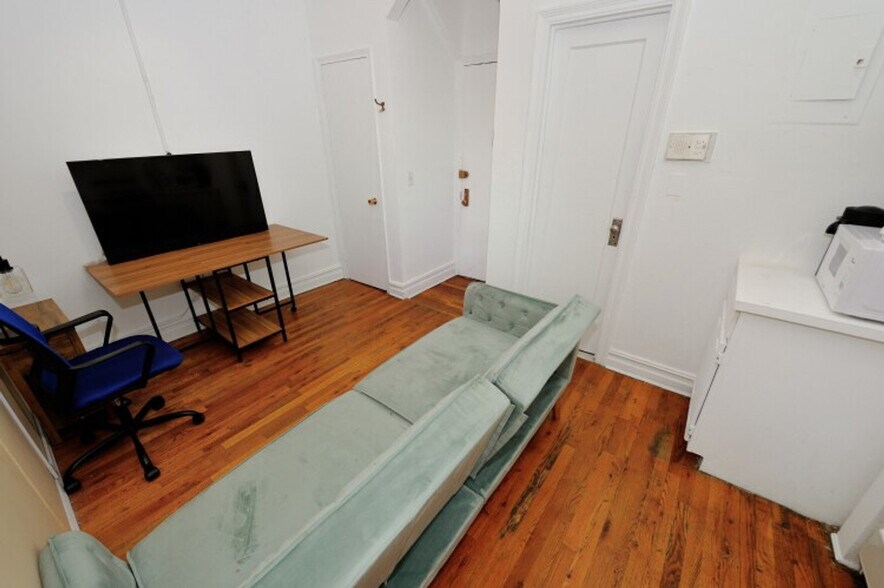 Building Photo - 649 9th Ave