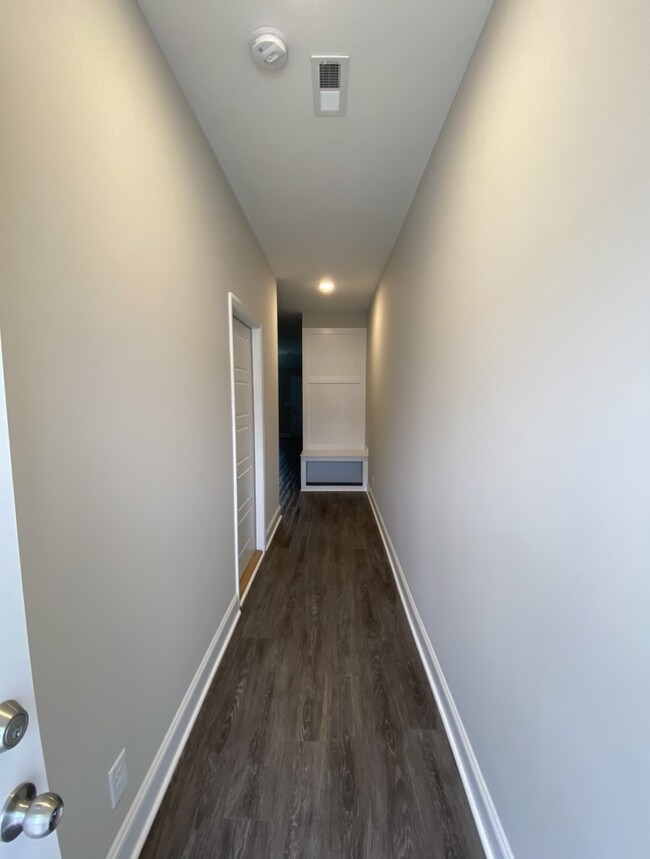 Building Photo - 1031 Glenkirk Dr