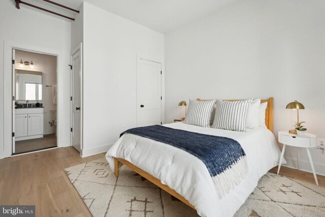 Building Photo - 901 King St