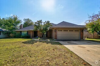 Building Photo - Updated 3-Bedroom Home in SE Edmond with S...