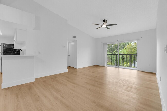 Building Photo - 400 Crestwood Ct N