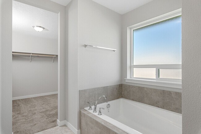 Building Photo - 3 Bed 2.5 Bath + Loft & Office located in the Greyhawk Subdivision