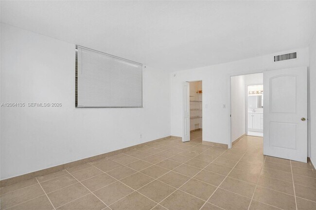 Building Photo - 1465 NE 123rd St