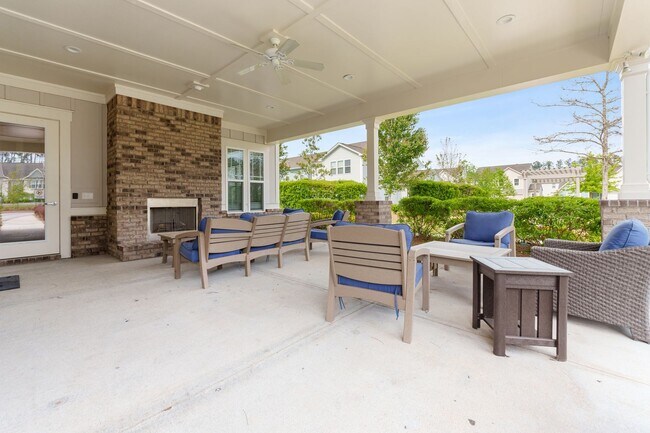 Building Photo - Easy Living in North Creek Village!