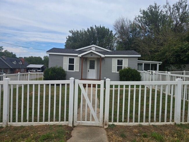 Building Photo - 1 Bedroom 1 Bath Home in Shawnee!