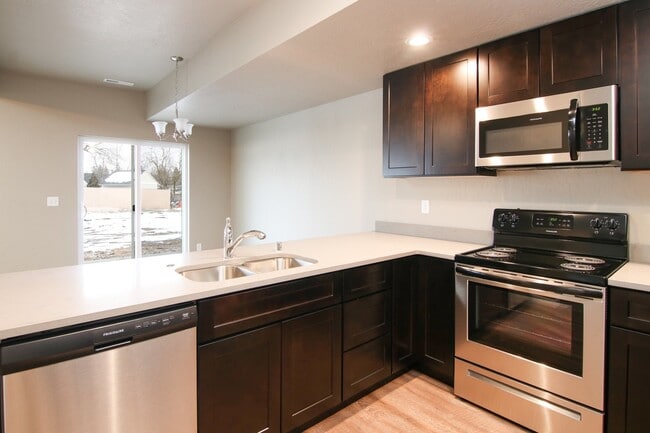 Building Photo - Modern Two Story Duplex for rent in Spokan...