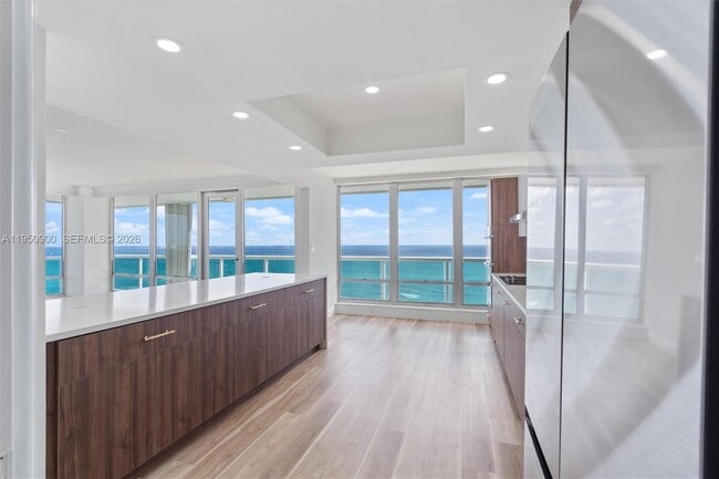 Building Photo - 2100 S Ocean Ln