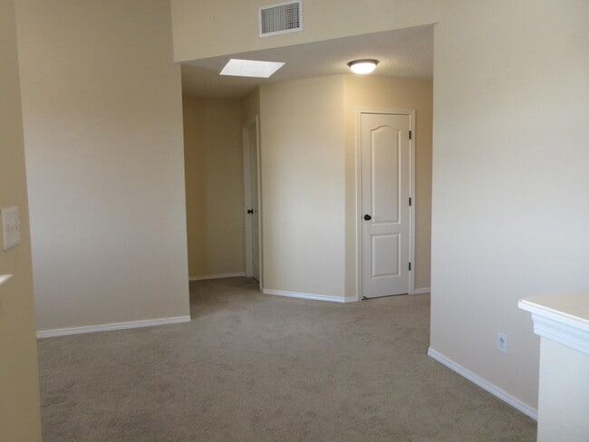 Building Photo - 14310 Island Point Dr