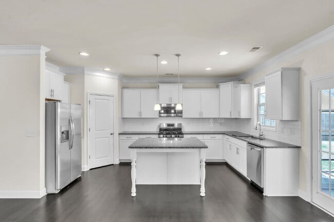 Building Photo - 4BR/3BA Luxury Home with Bonus Room, Screened Porch & Fenced Yard $2,600/mo rent