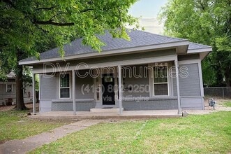 Building Photo - 606 E Brin St