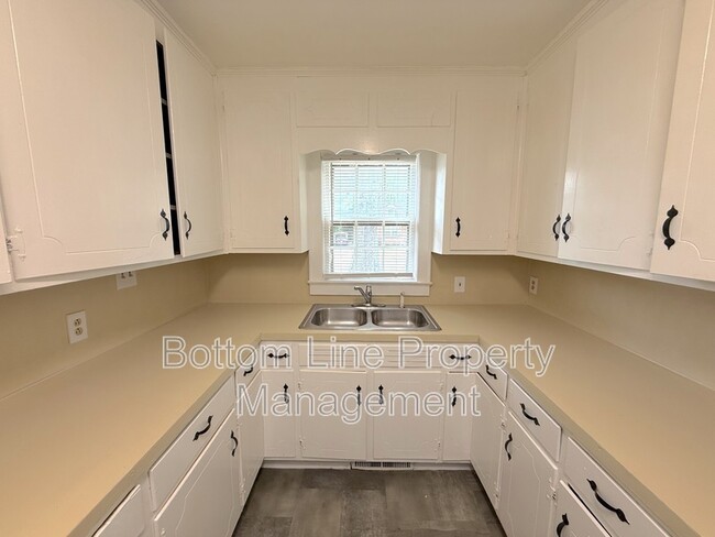 Building Photo - 4424 Hovis Rd