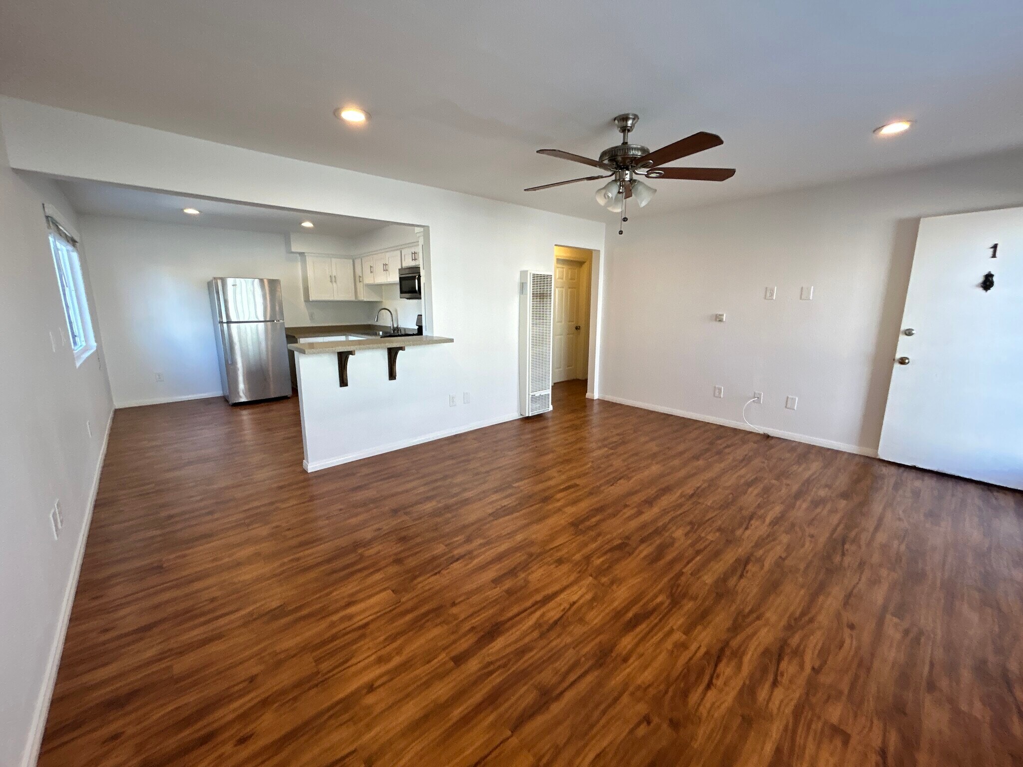 Large Living Room with Breakfast Bar - 1601 Alabama St