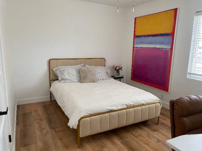 Building Photo - 3536 E Amelia Ave