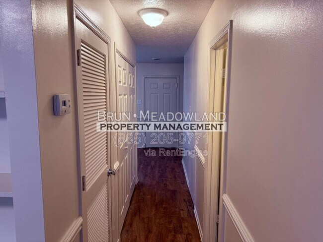 Building Photo - 1035 W Parkway Ave