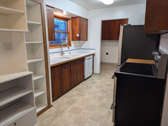 Building Photo - Freshly Updated 3 Bedroom 1 bath Home with Garage, Fenced Yard & Pet Friendly!